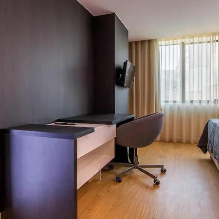 406 Gale Center Wifi, Parking