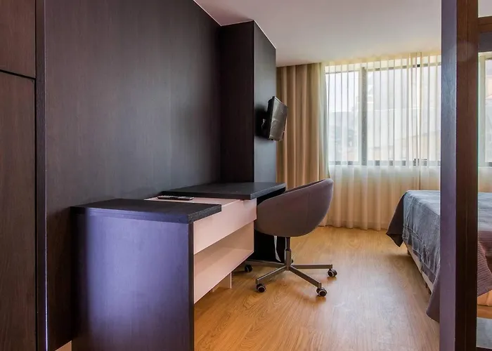 406 Gale Center Wifi, Parking