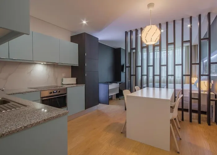 406 Gale Center Wifi, Parking *