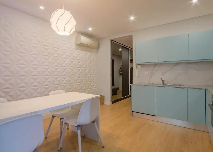 406 Gale Center Wifi, Parking *